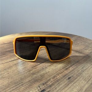 Perfect orange sports glasses🔸
